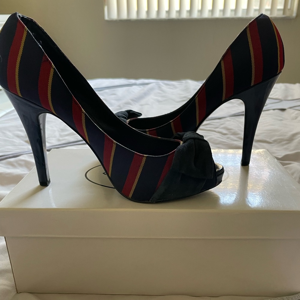 Steve Madden Yacht Peep Toe heels